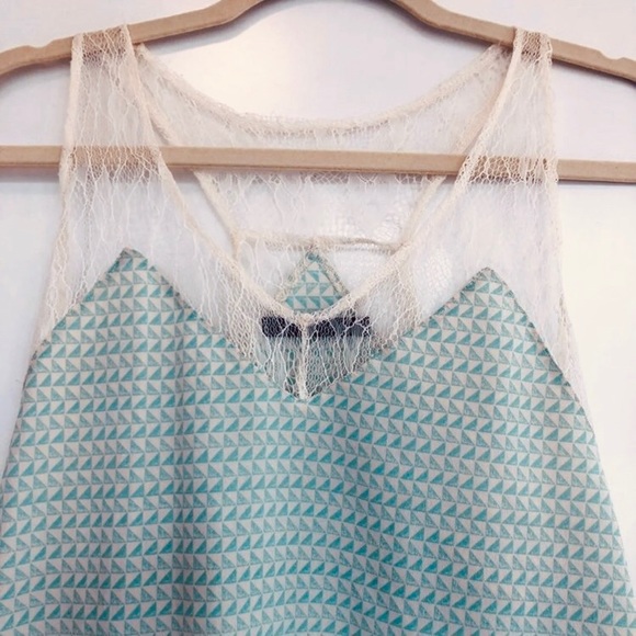Mint & Cream Sleeveless Blouse Lace Neckline Sz S - Picture 4 of 8